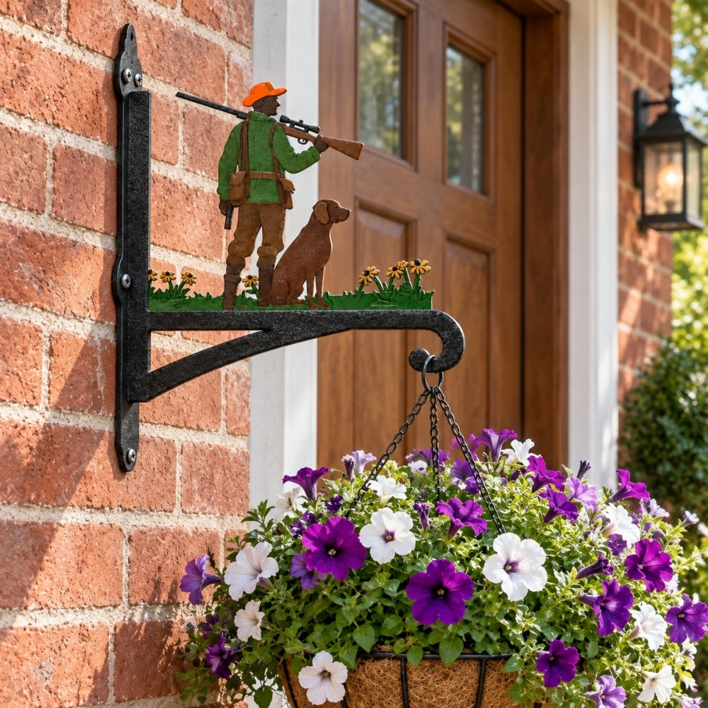 Hanging Basket Bracket – Hunter with Dog